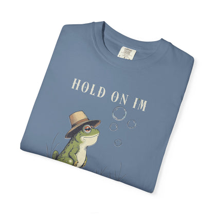 Overstimulated Frog T-Shirt Retro Fun Froggy Meme Shirt Vintage Frog And Toad Aesthetic Frog Lover Gift For Her Birthday Viral Trendy Shirt